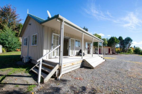 Grace Road Cottage - Turangi Holiday Home